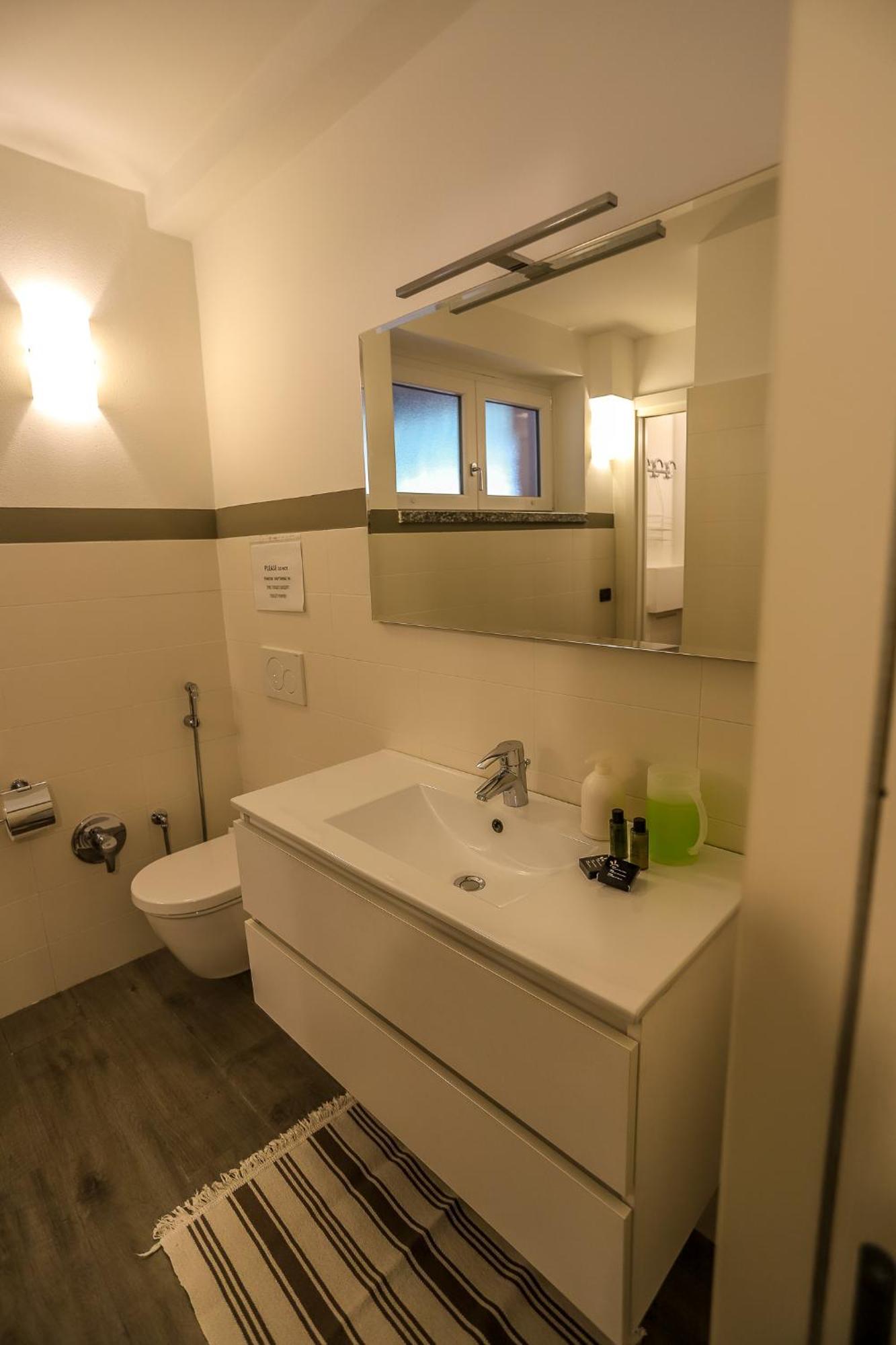 דירות ורנה Tizi House מראה חיצוני תמונה